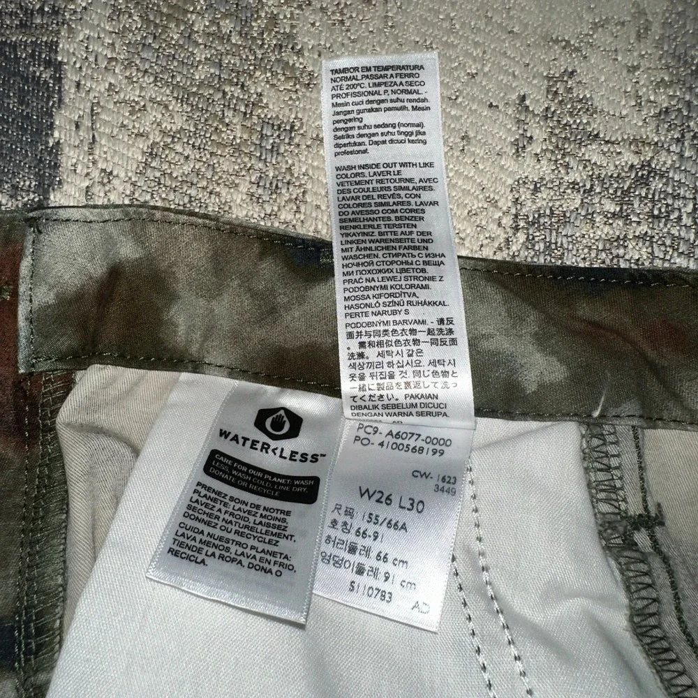 Levi's Premium Women's Pants Baggy Camo Cargo Watercolor 26x30 (28x30)‎ $108 NEW